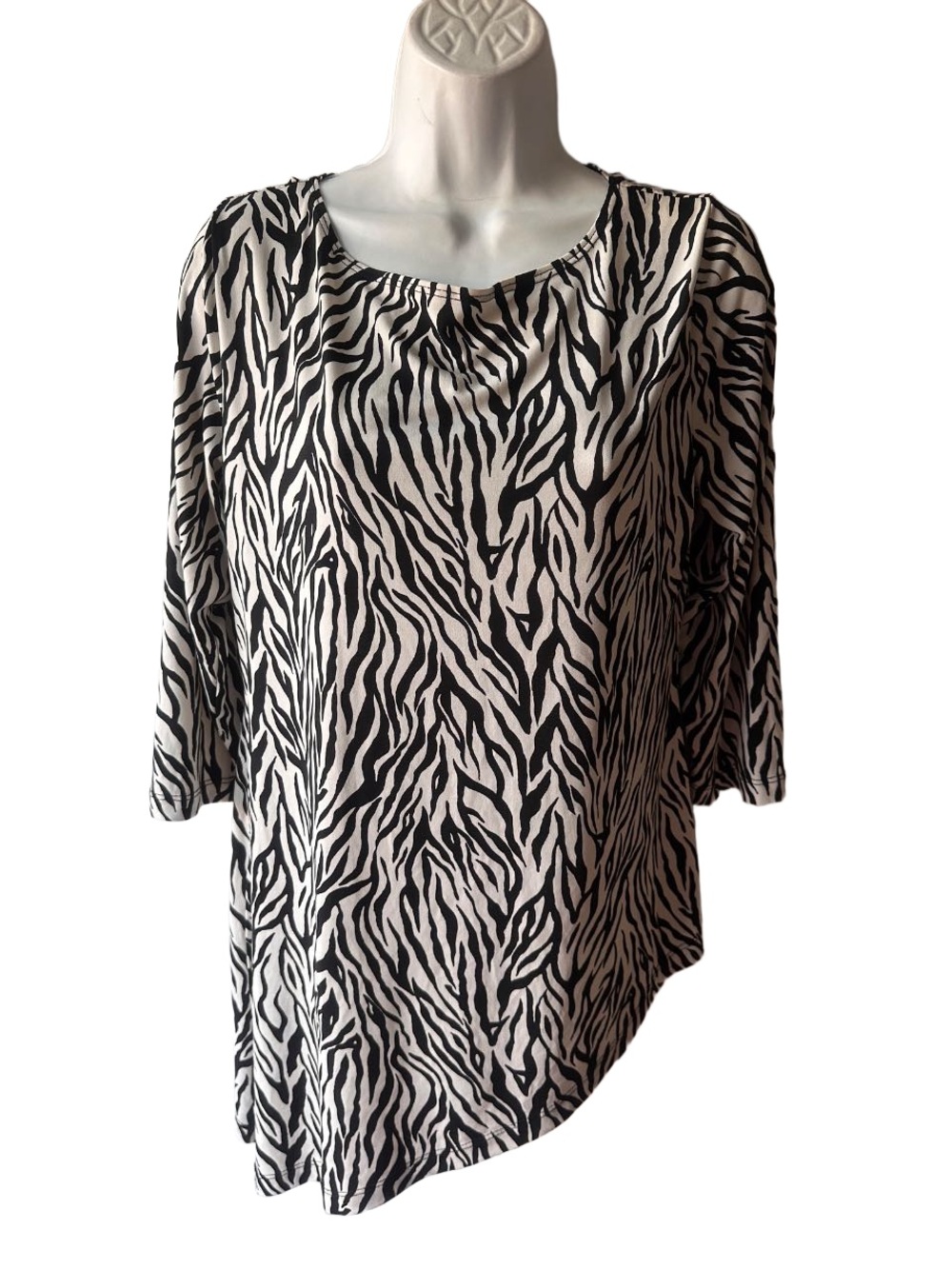 Travelers by Chico’s Zebra Print Tunic Size L 3/4 Sleeve Boatneck Hi Low Hem